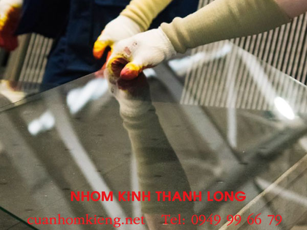 cắt kính cường lực quận 12