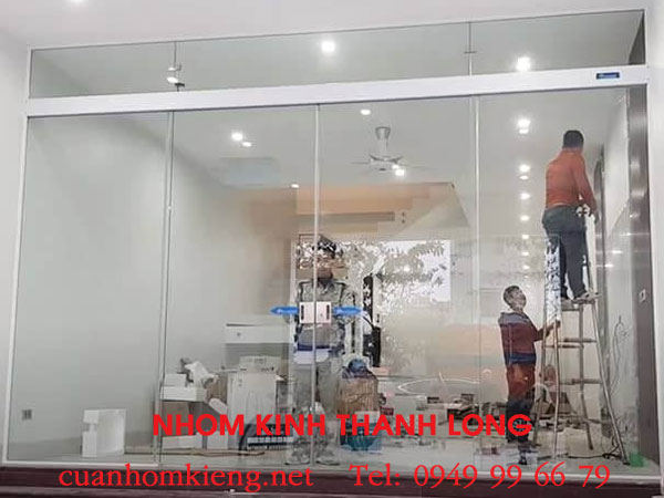 giá sửa cửa kính tận nhà