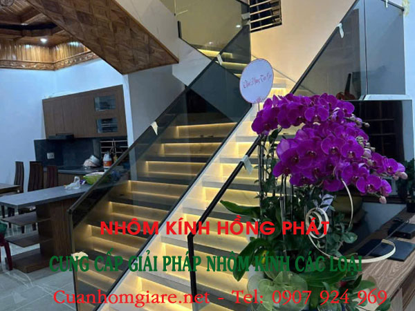 cau-thang-kinh-xam-khoi